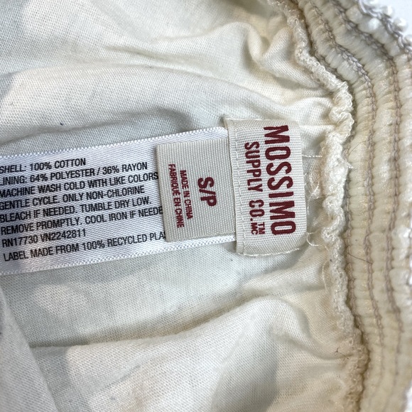 Mossimo Supply S/P Crocheted Shorts in Cream - Picture 3 of 3